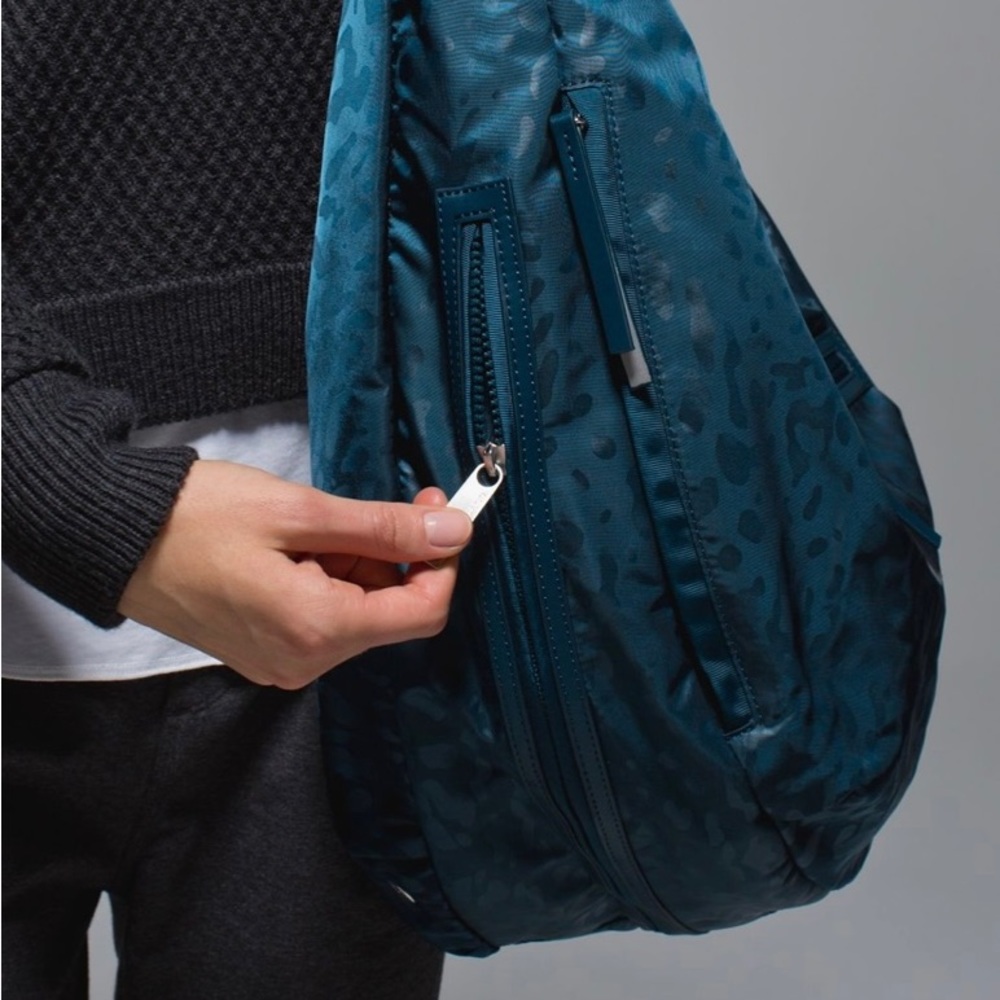 Lululemon Resolution Hobo View 3